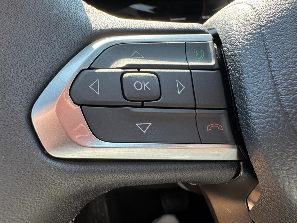 Jeep Compass Vehicle Full-screen Gallery Image 11