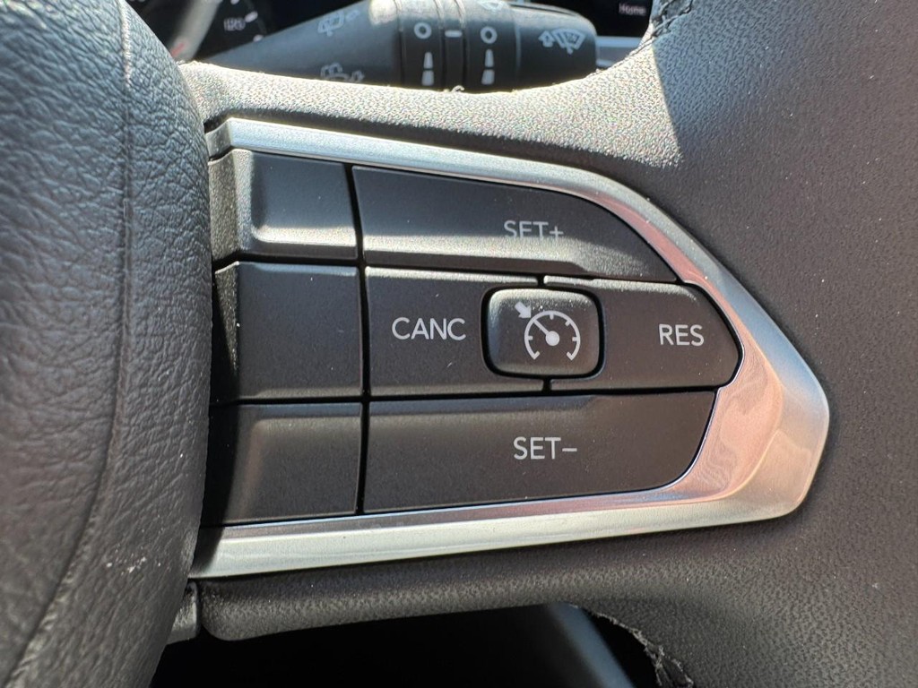 Jeep Compass Vehicle Full-screen Gallery Image 12