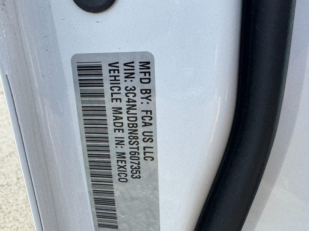 Jeep Compass Vehicle Full-screen Gallery Image 17