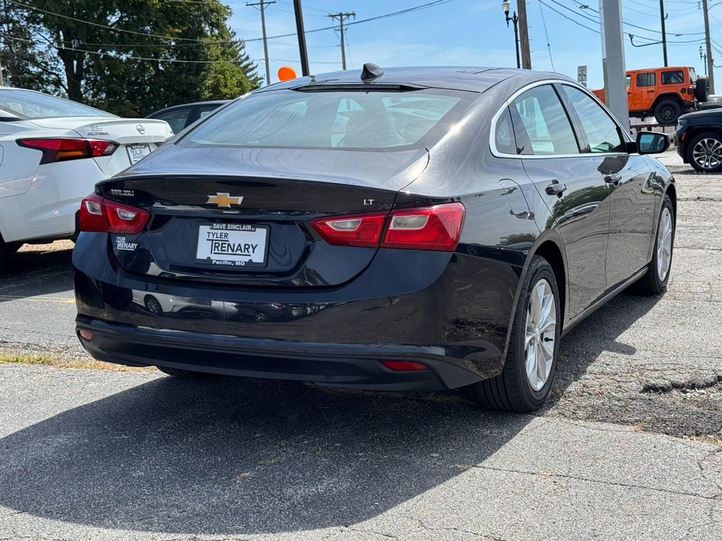 Chevrolet Malibu Vehicle Full-screen Gallery Image 03