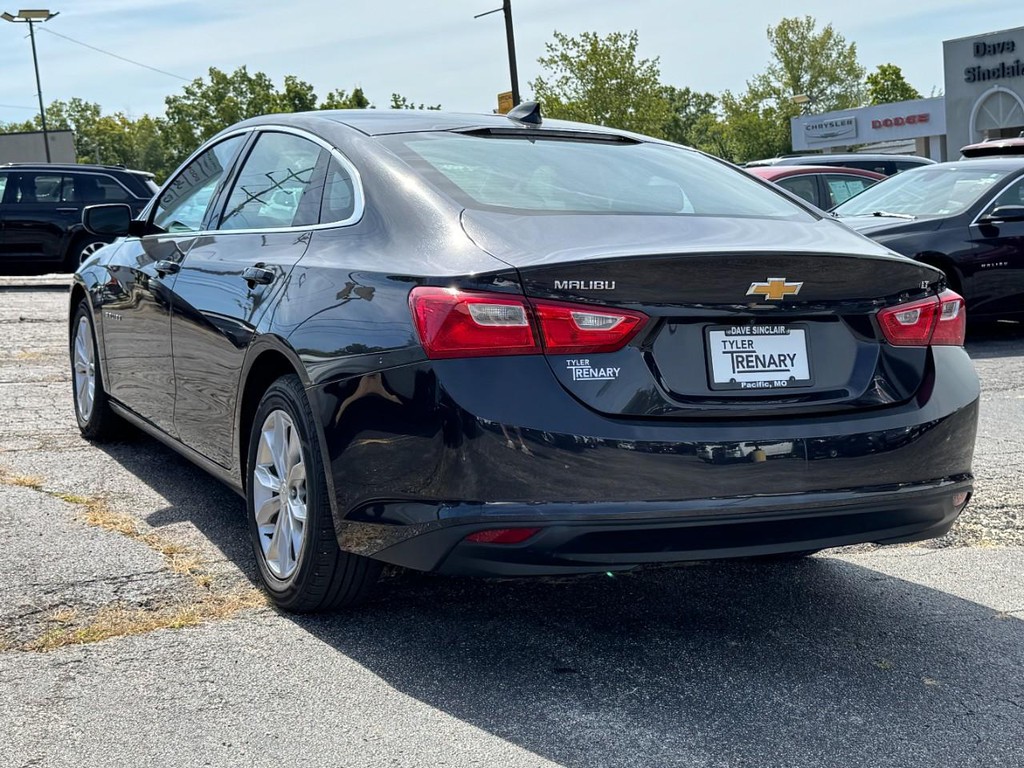 Chevrolet Malibu Vehicle Full-screen Gallery Image 04