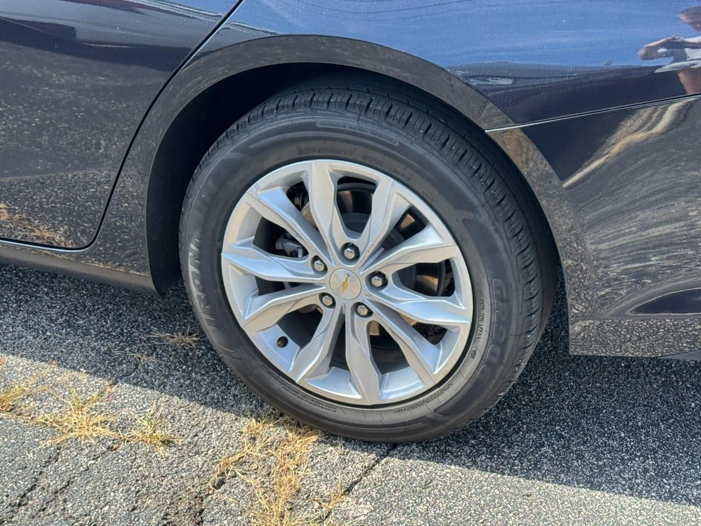 Chevrolet Malibu Vehicle Full-screen Gallery Image 05