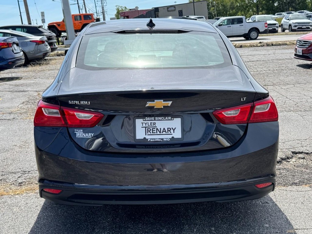 Chevrolet Malibu Vehicle Full-screen Gallery Image 08