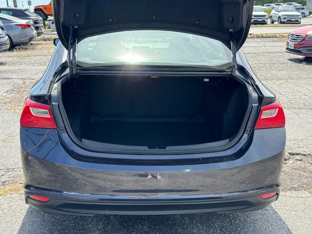 Chevrolet Malibu Vehicle Full-screen Gallery Image 09