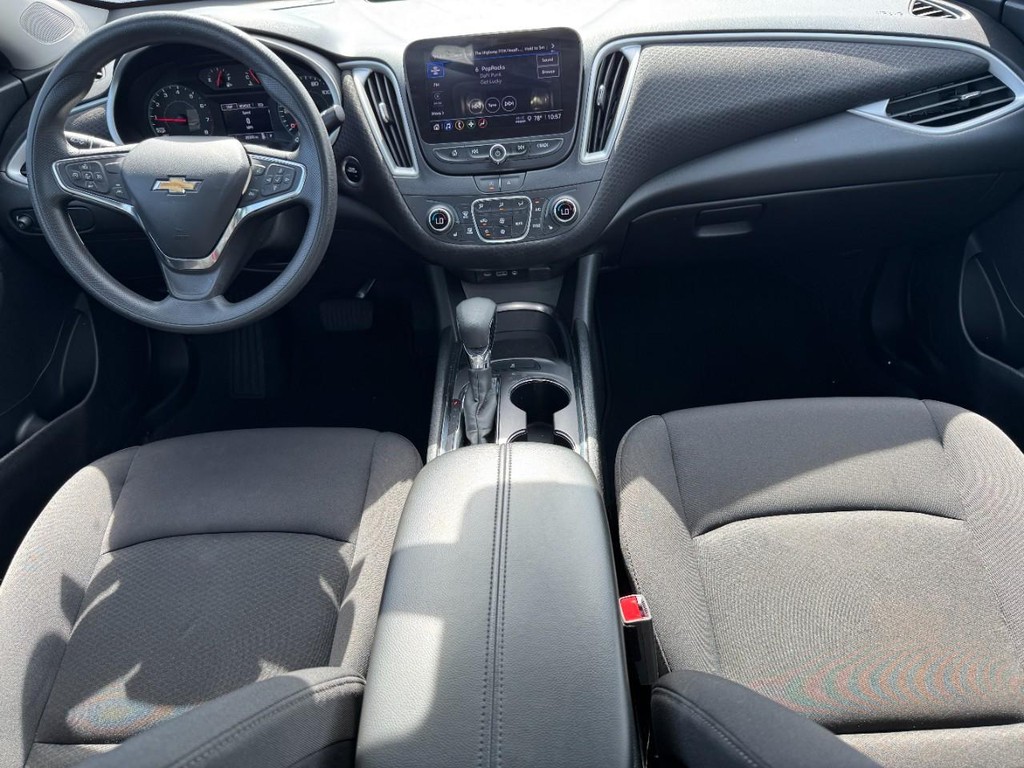Chevrolet Malibu Vehicle Full-screen Gallery Image 12