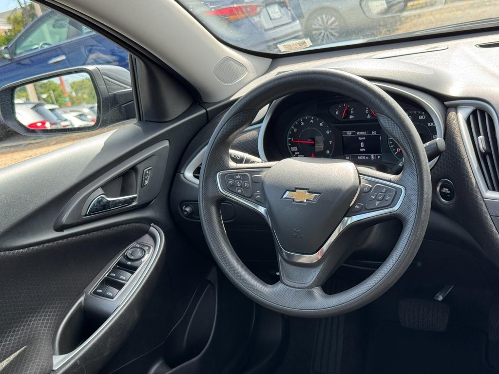 Chevrolet Malibu Vehicle Full-screen Gallery Image 13