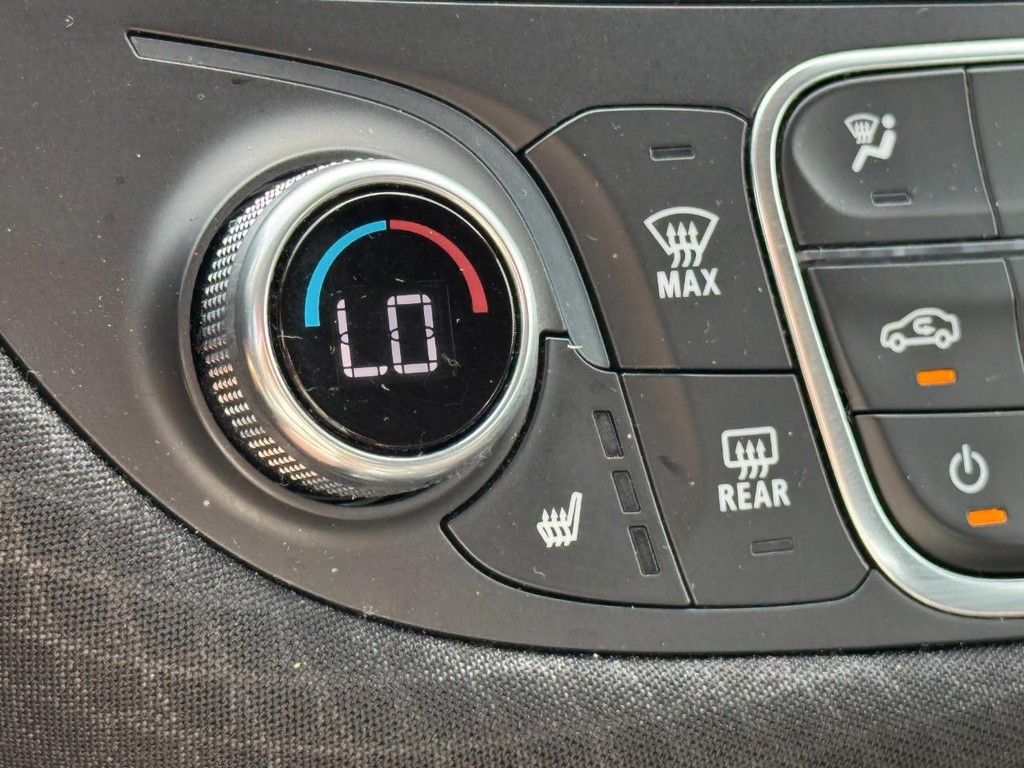 Chevrolet Malibu Vehicle Full-screen Gallery Image 21