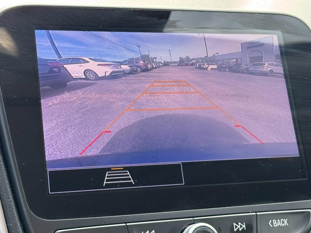 Chevrolet Malibu Vehicle Full-screen Gallery Image 22