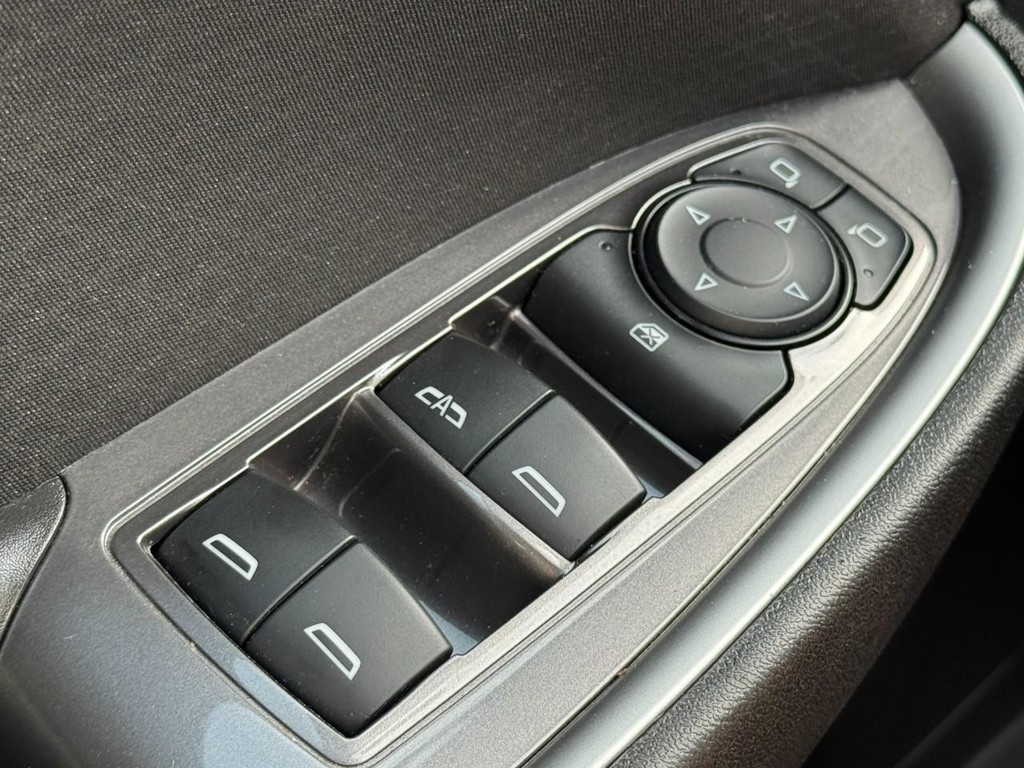 Chevrolet Malibu Vehicle Full-screen Gallery Image 23