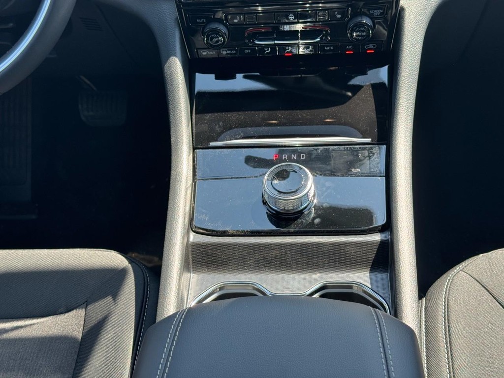 Jeep Grand Cherokee Vehicle Full-screen Gallery Image 10