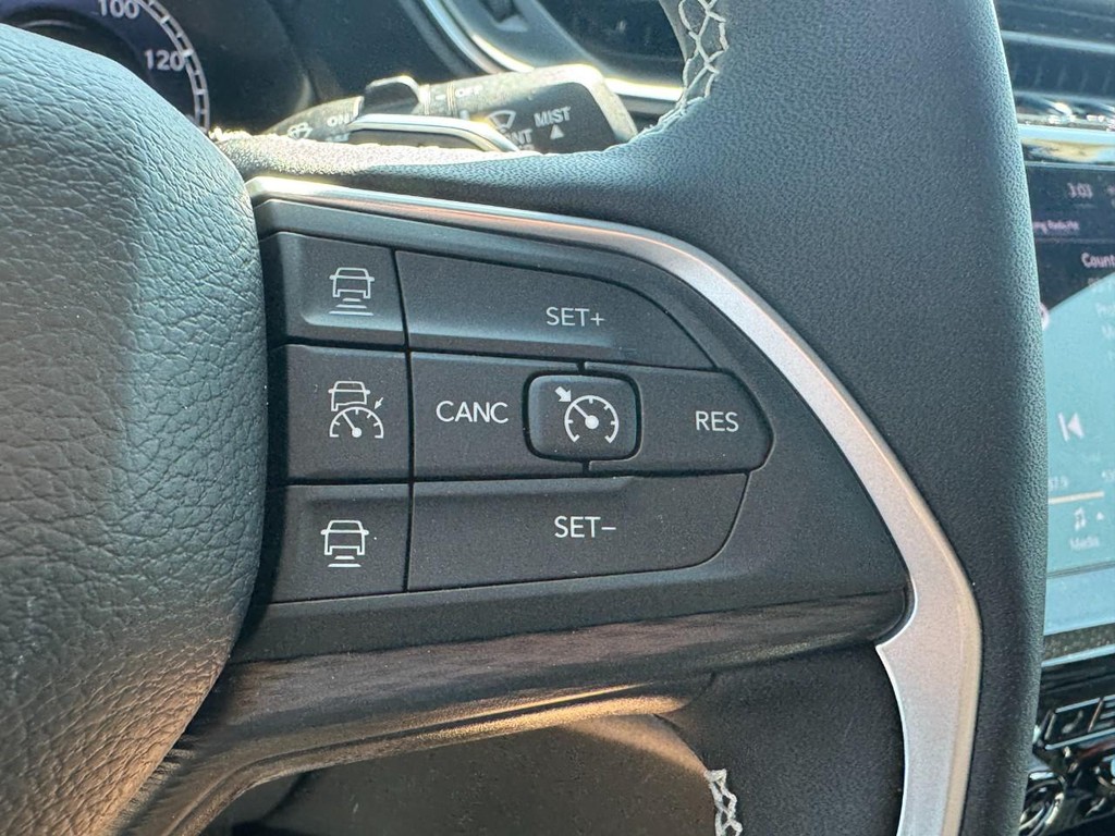 Jeep Grand Cherokee Vehicle Full-screen Gallery Image 12