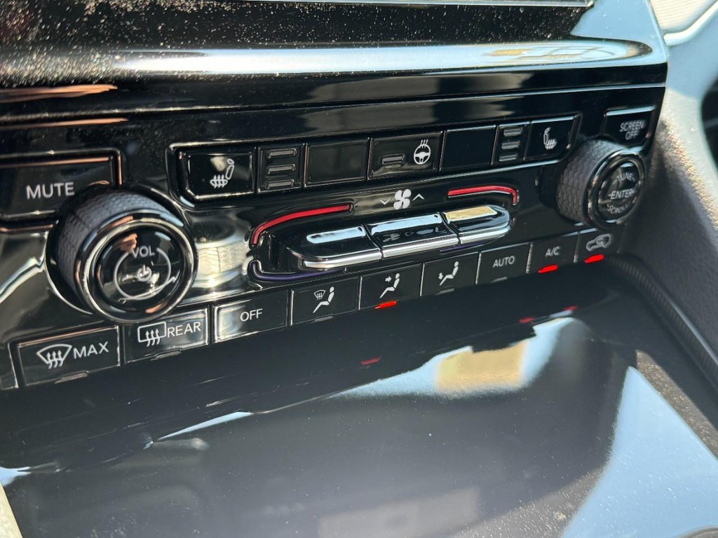 Jeep Grand Cherokee Vehicle Full-screen Gallery Image 14