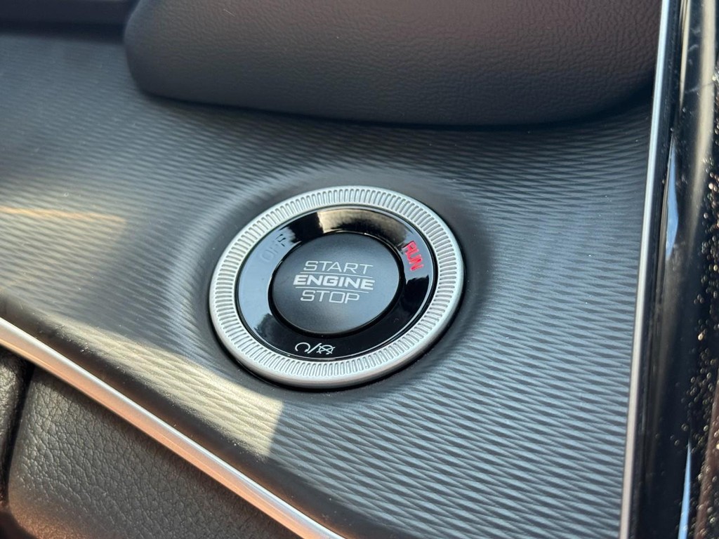 Jeep Grand Cherokee Vehicle Full-screen Gallery Image 15