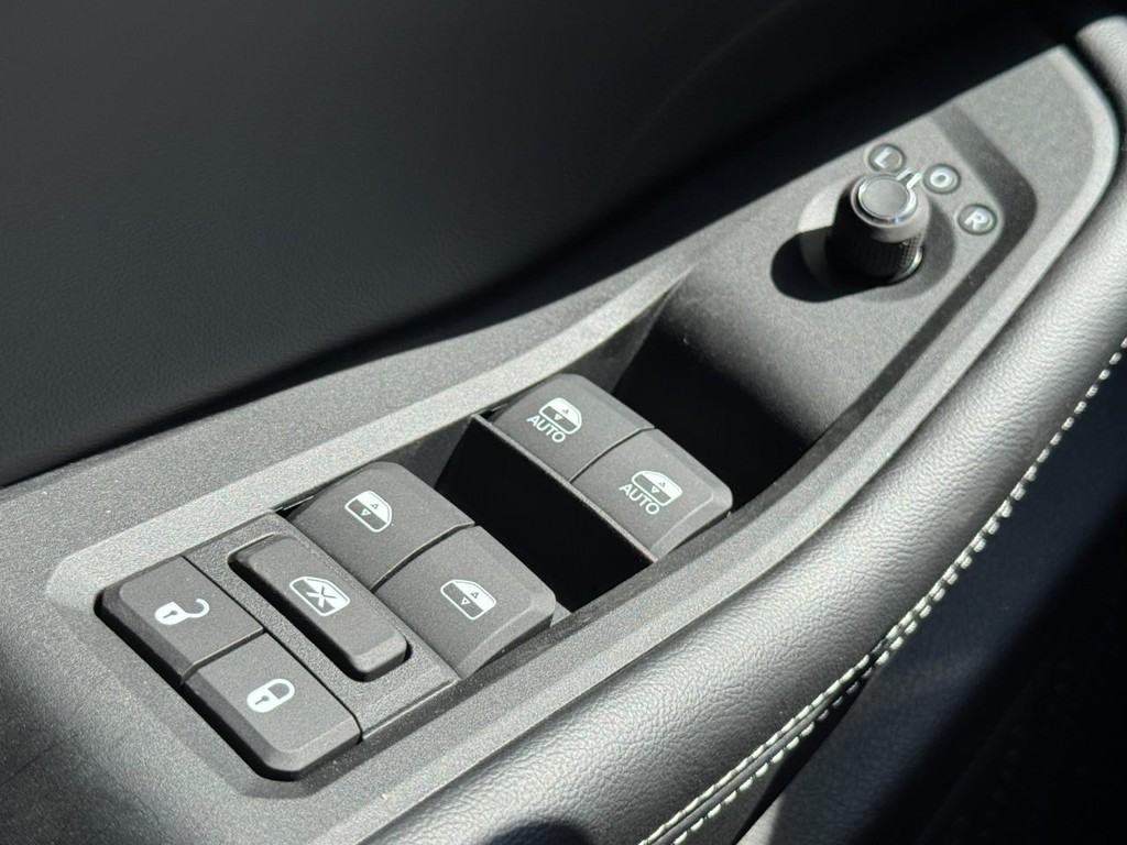 Jeep Grand Cherokee Vehicle Full-screen Gallery Image 17