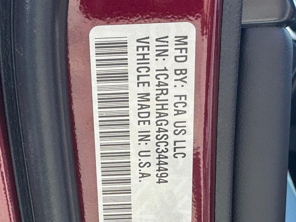 Jeep Grand Cherokee Vehicle Full-screen Gallery Image 19