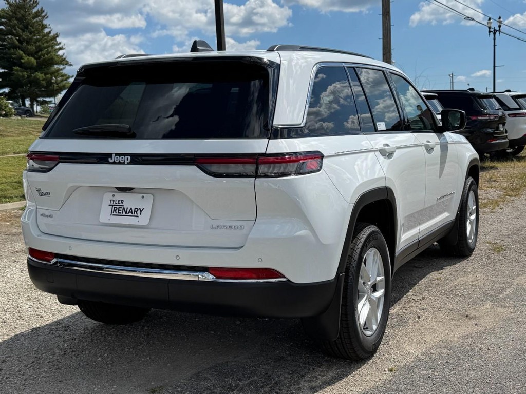 Jeep Grand Cherokee Vehicle Full-screen Gallery Image 03