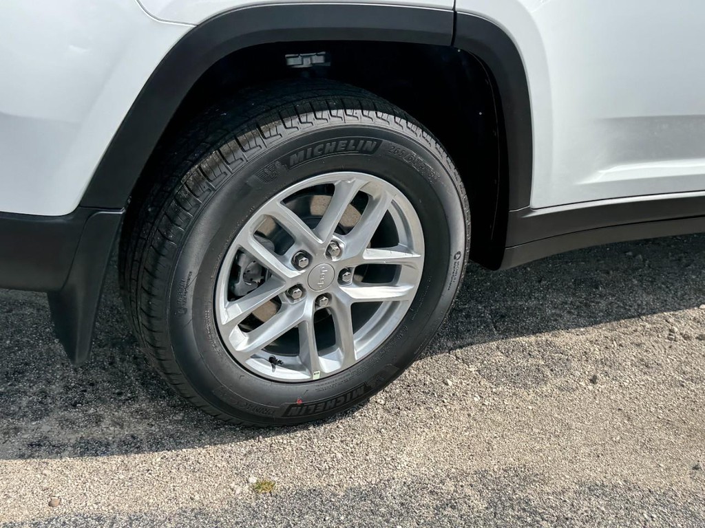 Jeep Grand Cherokee Vehicle Full-screen Gallery Image 04