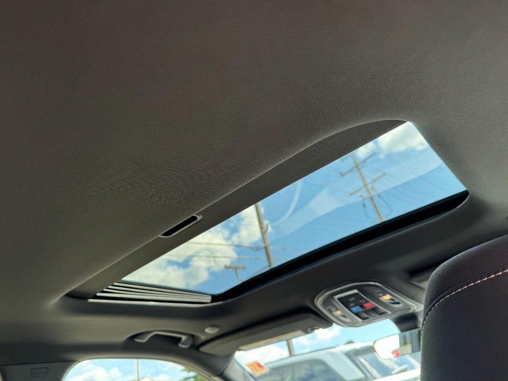 Jeep Grand Cherokee Vehicle Full-screen Gallery Image 06