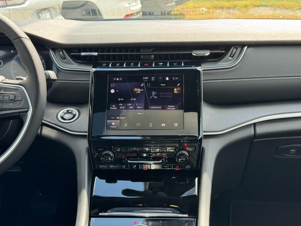 Jeep Grand Cherokee Vehicle Full-screen Gallery Image 09