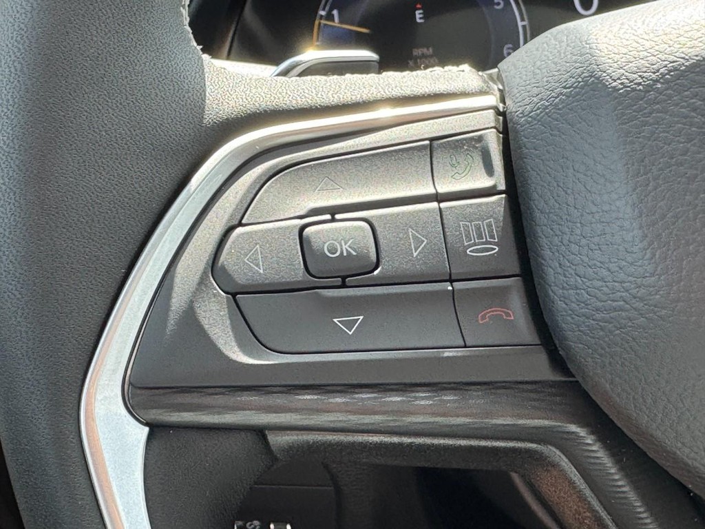 Jeep Grand Cherokee Vehicle Full-screen Gallery Image 11