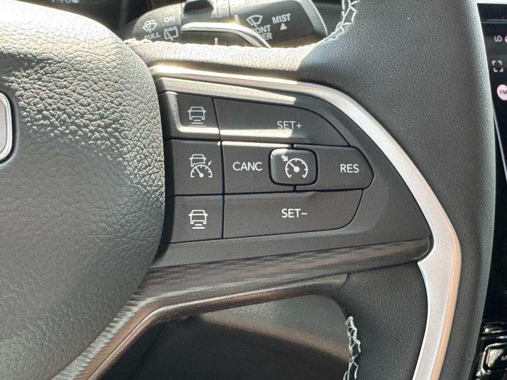 Jeep Grand Cherokee Vehicle Full-screen Gallery Image 12