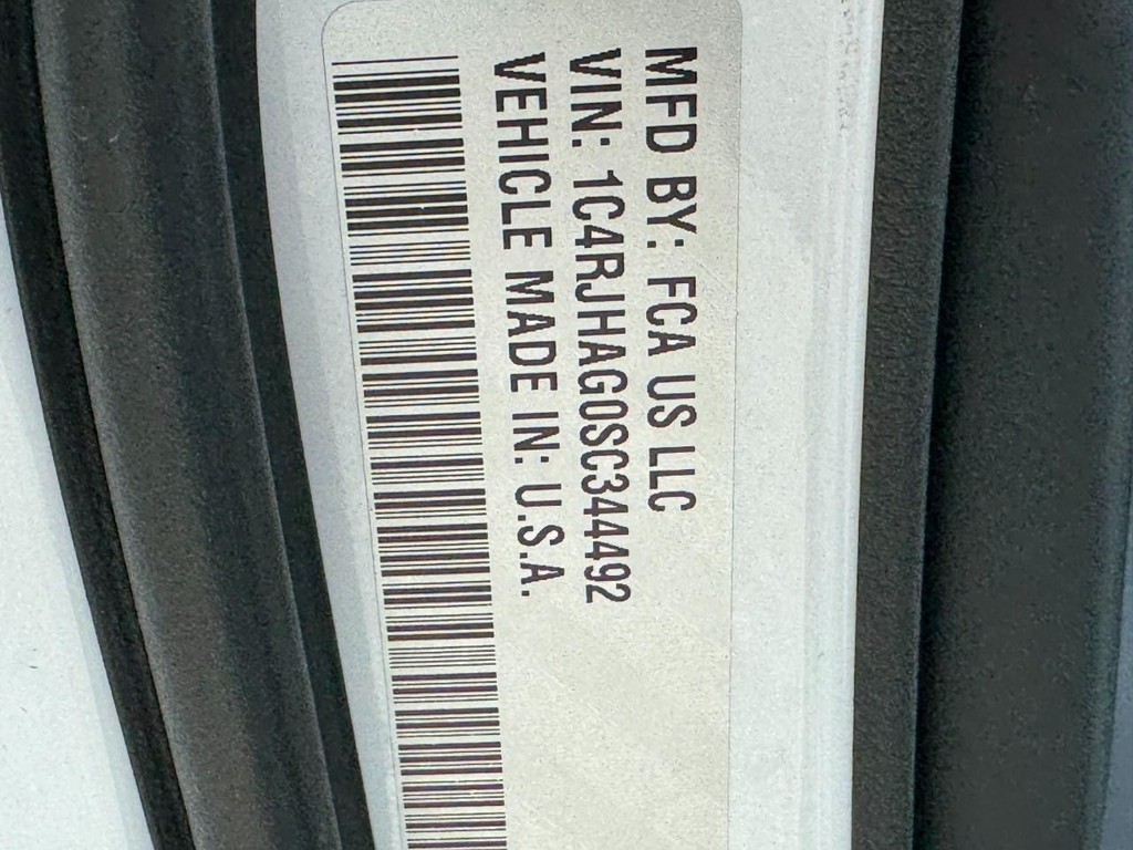 Jeep Grand Cherokee Vehicle Full-screen Gallery Image 17