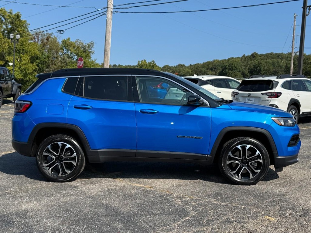 Jeep Compass Vehicle Full-screen Gallery Image 02