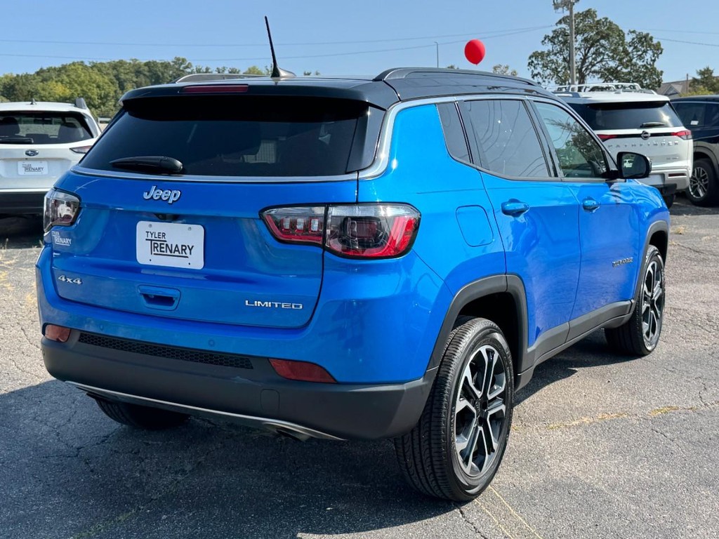 Jeep Compass Vehicle Full-screen Gallery Image 03