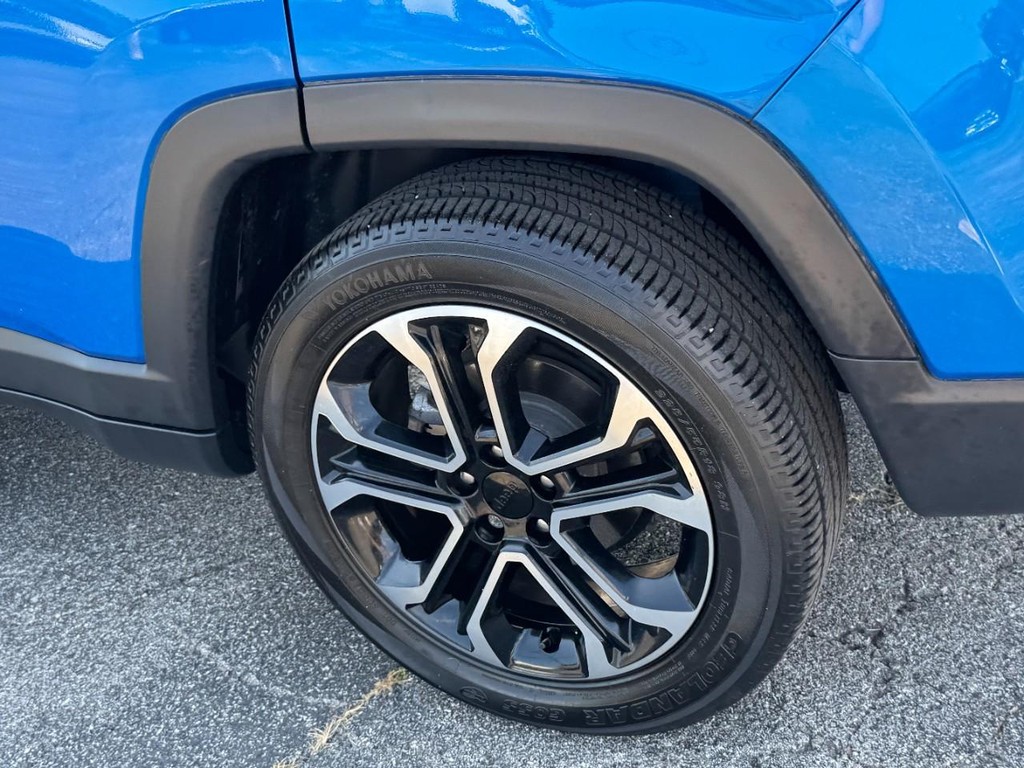 Jeep Compass Vehicle Full-screen Gallery Image 05