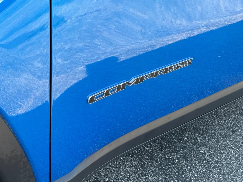 Jeep Compass Vehicle Full-screen Gallery Image 08