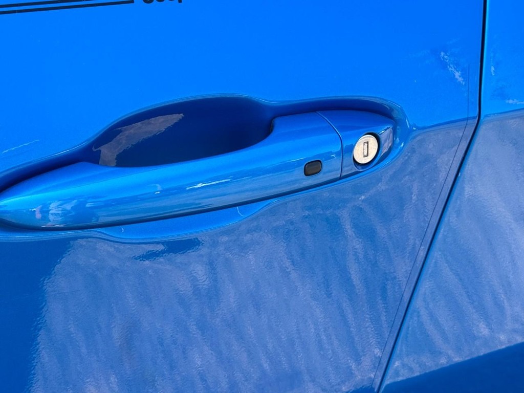 Jeep Compass Vehicle Full-screen Gallery Image 09