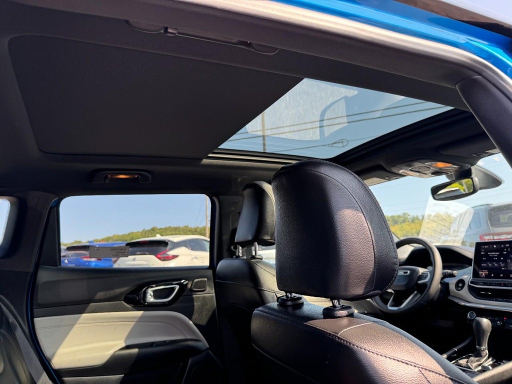 Jeep Compass Vehicle Full-screen Gallery Image 14