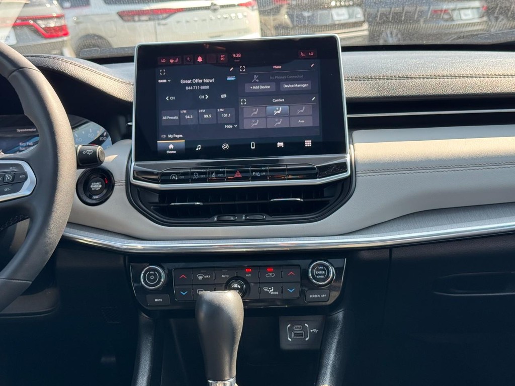 Jeep Compass Vehicle Full-screen Gallery Image 17