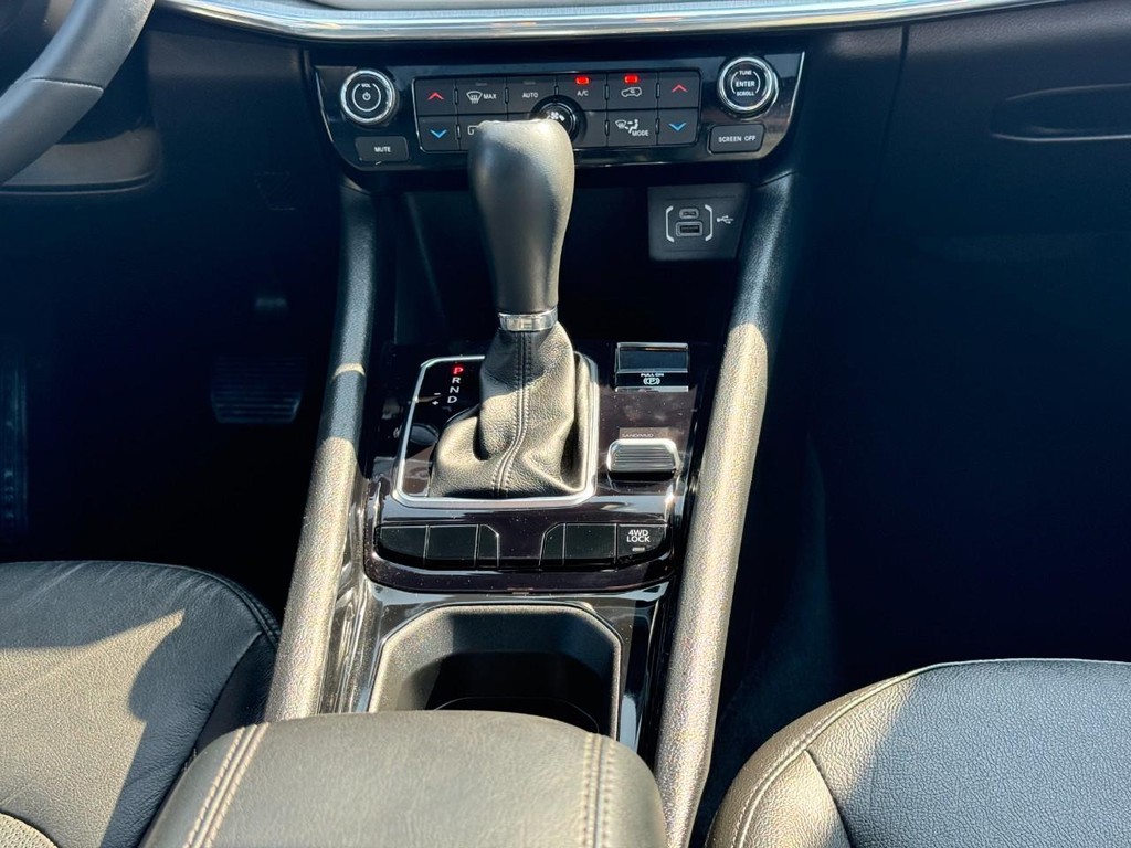 Jeep Compass Vehicle Full-screen Gallery Image 18