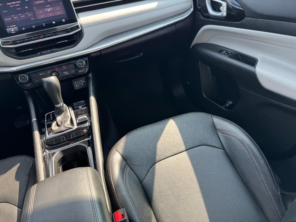 Jeep Compass Vehicle Full-screen Gallery Image 19