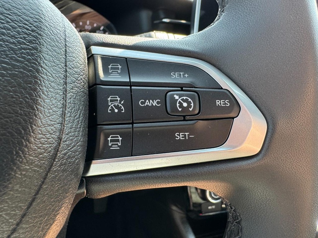 Jeep Compass Vehicle Full-screen Gallery Image 21