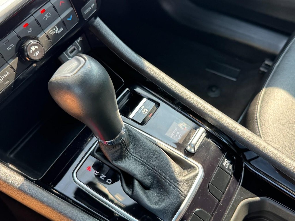 Jeep Compass Vehicle Full-screen Gallery Image 23