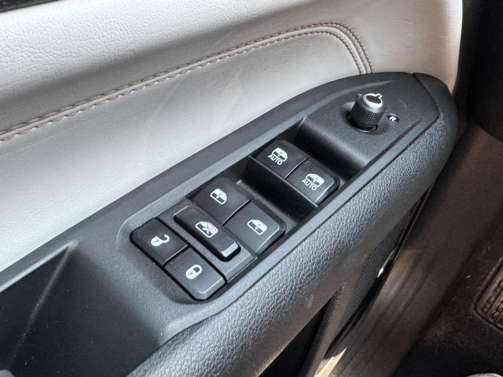 Jeep Compass Vehicle Full-screen Gallery Image 26