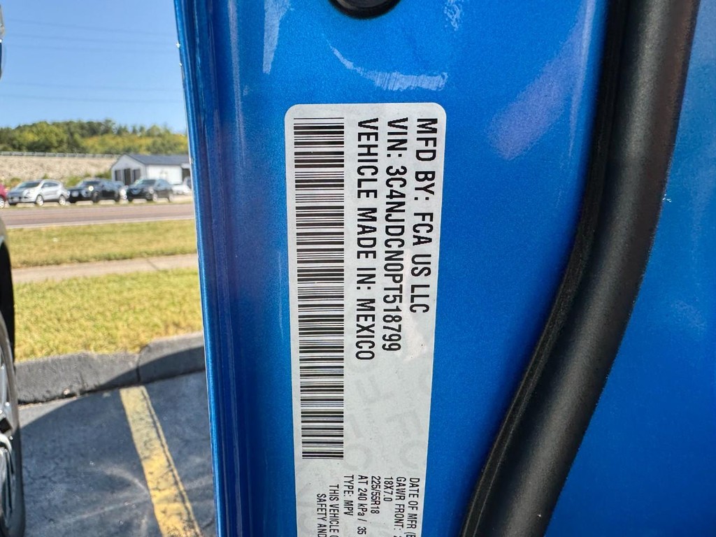 Jeep Compass Vehicle Full-screen Gallery Image 28