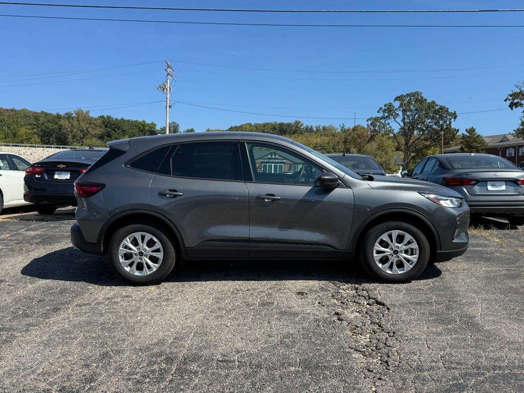 Ford Escape Vehicle Full-screen Gallery Image 02