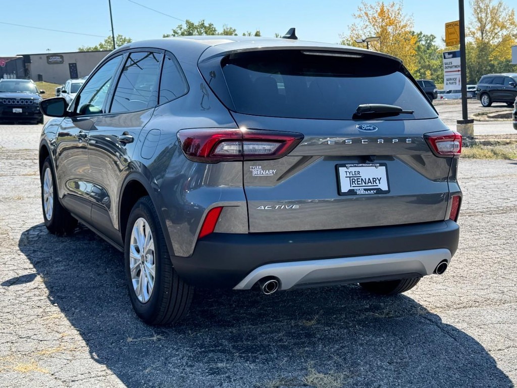 Ford Escape Vehicle Full-screen Gallery Image 04