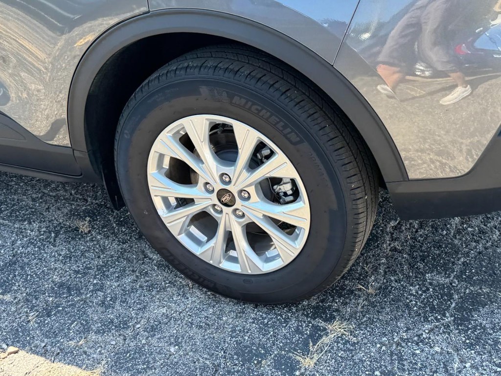 Ford Escape Vehicle Full-screen Gallery Image 05