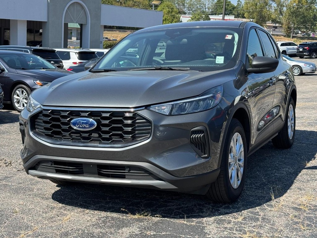 Ford Escape Vehicle Full-screen Gallery Image 06