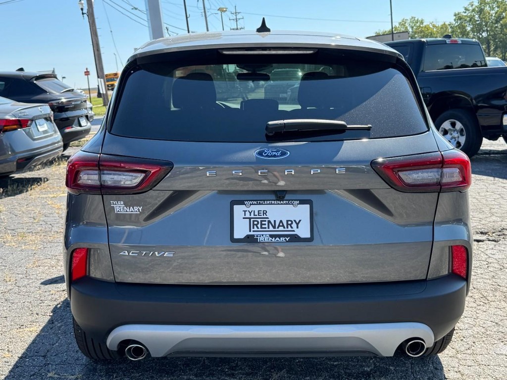 Ford Escape Vehicle Full-screen Gallery Image 08