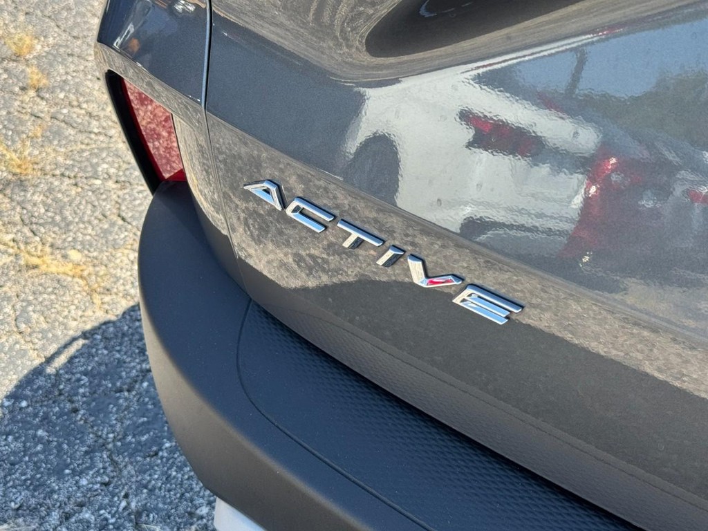 Ford Escape Vehicle Full-screen Gallery Image 09