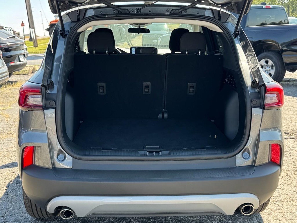 Ford Escape Vehicle Full-screen Gallery Image 10