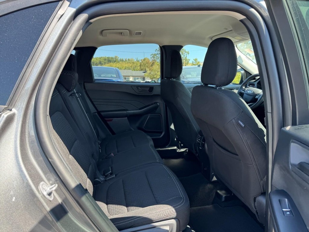 Ford Escape Vehicle Full-screen Gallery Image 11