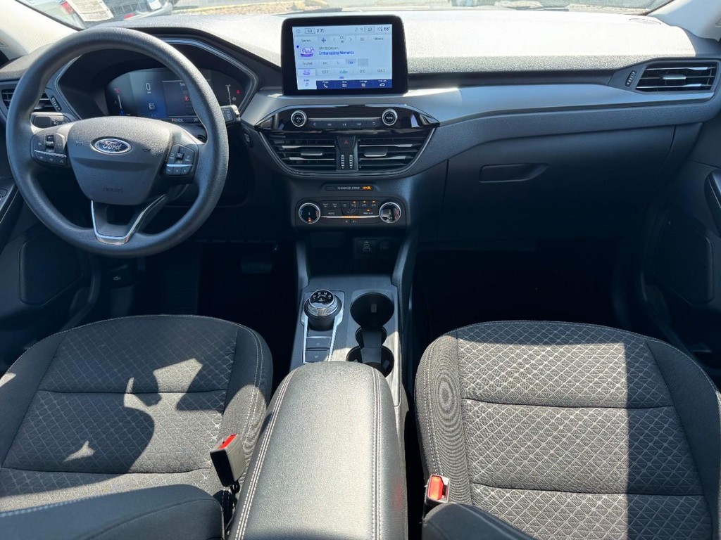 Ford Escape Vehicle Full-screen Gallery Image 12