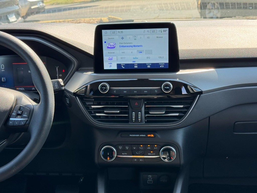 Ford Escape Vehicle Full-screen Gallery Image 14