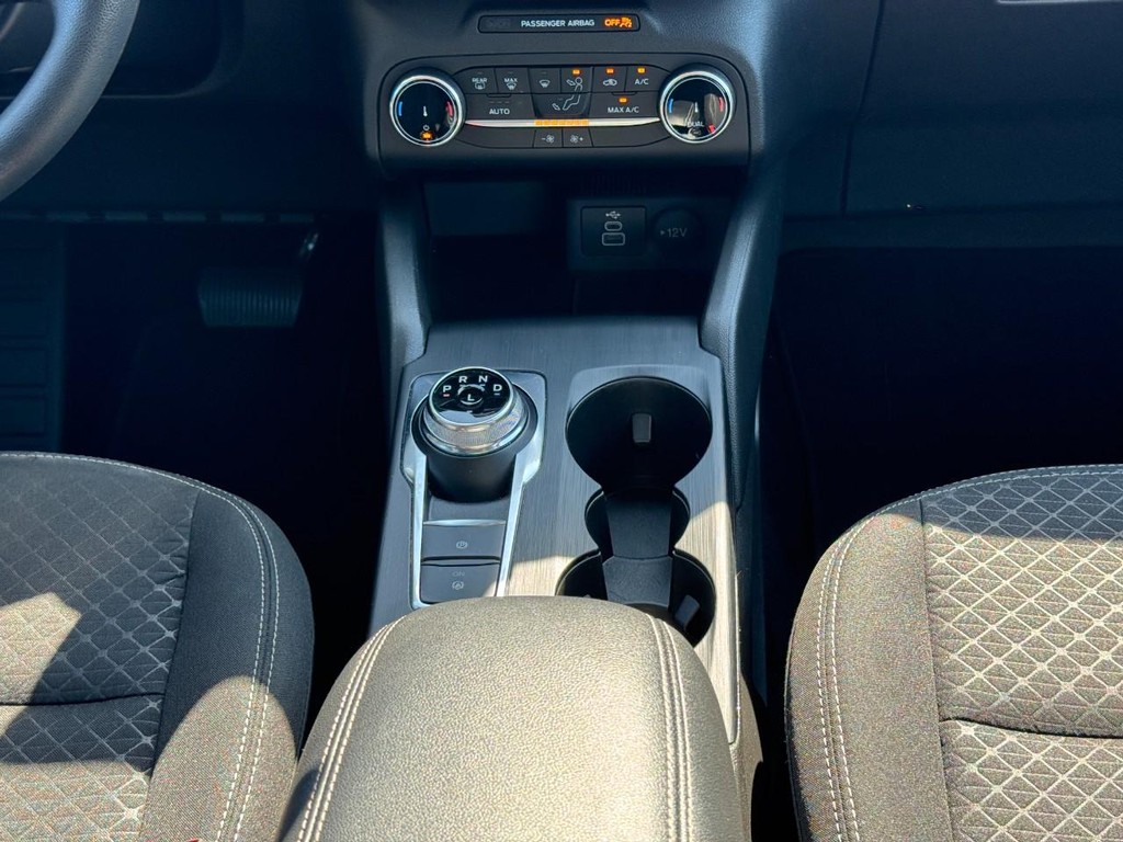 Ford Escape Vehicle Full-screen Gallery Image 15